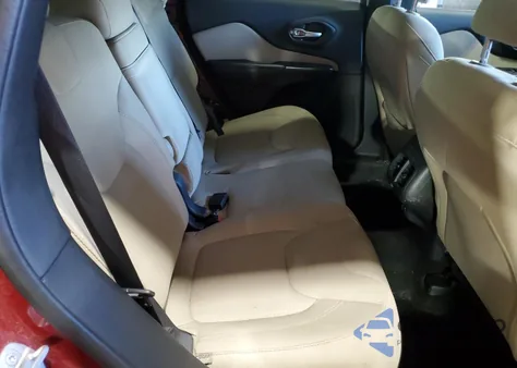 2016 Jeep Cherokee Latitude z USA, uszkodzony, nr VIN 1C4PJMCB0GW140167